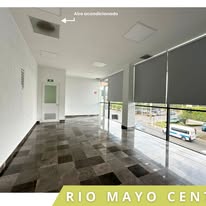 Espacio amplio con ventanales